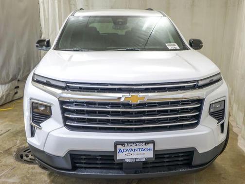 Summit White 2026 Chevrolet Traverse LT