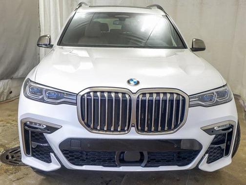2022 BMW X7 M50i