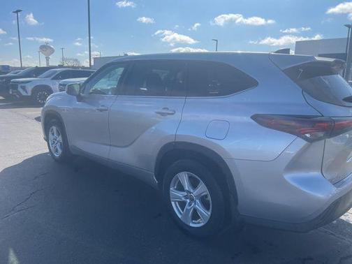 2024 Toyota Highlander LE