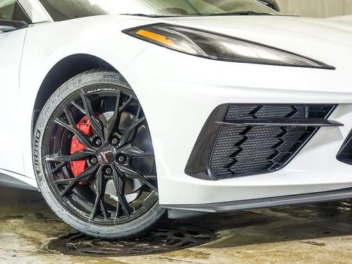 Arctic White 2026 Chevrolet Corvette Stingray w/1LT