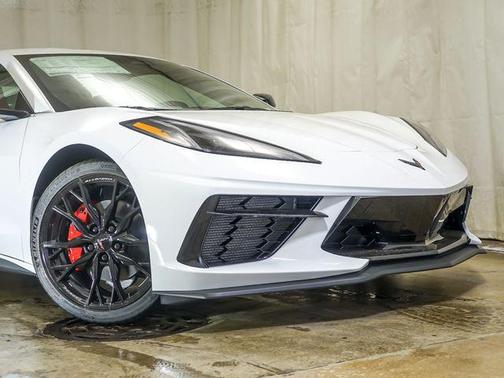 Arctic White 2026 Chevrolet Corvette Stingray w/1LT