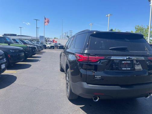 Mosaic Black Metallic 2023 Chevrolet Traverse RS