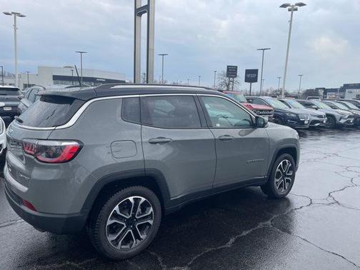 Sting-Gray Clearcoat 2022 Jeep Compass Limited