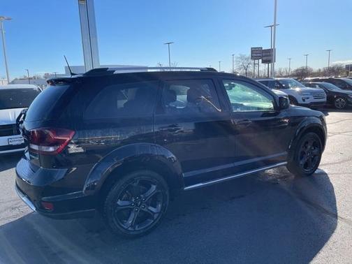 Photo 2 of 14 of 2020 Dodge Journey Crossroad
