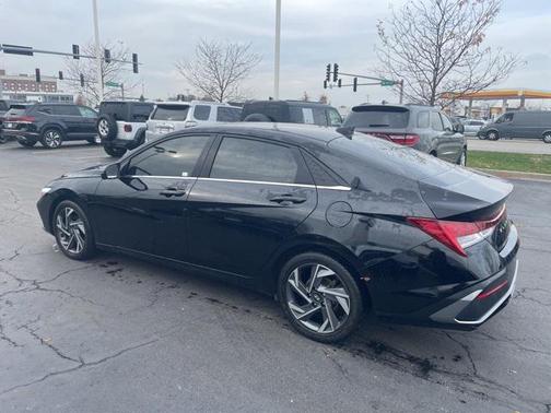 2024 Hyundai ELANTRA Limited