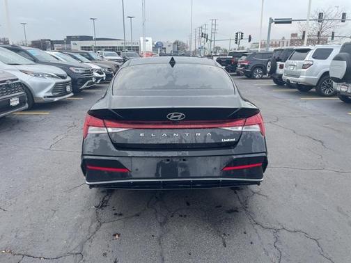 2024 Hyundai ELANTRA Limited