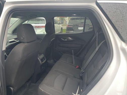 Summit White 2023 GMC Terrain SLE