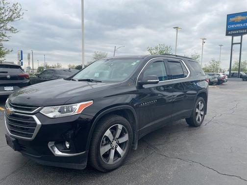 Mosaic Black Metallic 2021 Chevrolet Traverse LT Leather