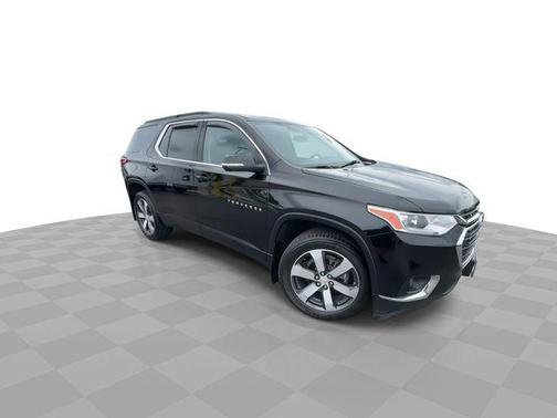 Mosaic Black Metallic 2021 Chevrolet Traverse LT Leather
