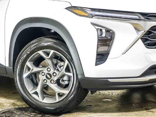 Summit White 2026 Chevrolet Trax LT