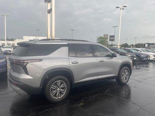 Sterling Gray Metallic 2025 Chevrolet Traverse LT