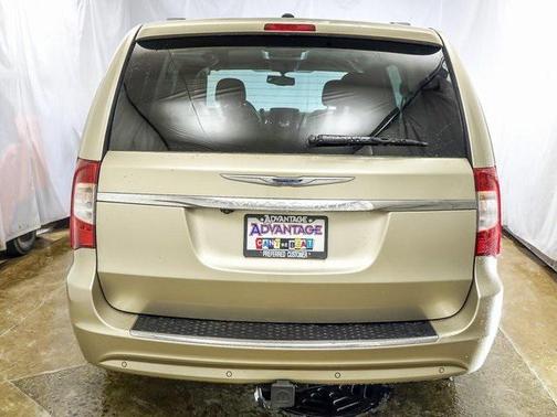 2014 Chrysler Town & Country Touring-L