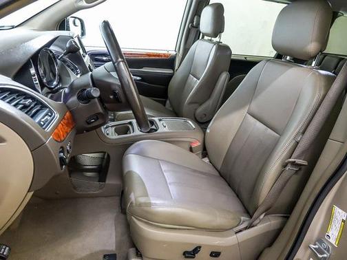 2014 Chrysler Town & Country Touring-L