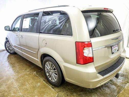 2014 Chrysler Town & Country Touring-L