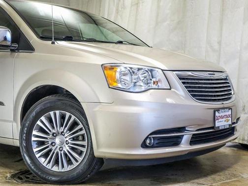 2014 Chrysler Town & Country Touring-L