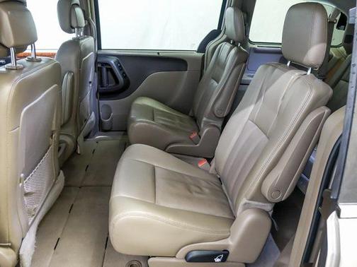 2014 Chrysler Town & Country Touring-L
