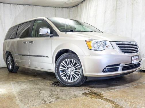 2014 Chrysler Town & Country Touring-L