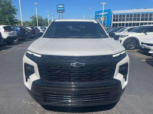 Iridescent Pearl Tricoat 2024 Chevrolet Traverse RS