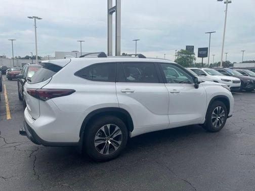 Wind Chill Pearl 2024 Toyota Highlander XLE