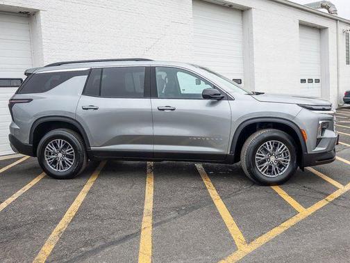 Sterling Gray Metallic 2026 Chevrolet Traverse LT