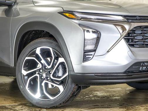 Sterling Gray Metallic 2026 Chevrolet Trax FWD 2RS