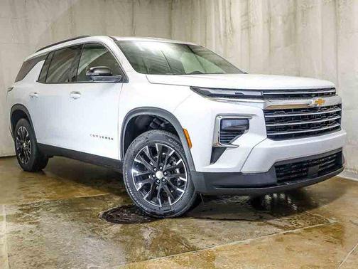 Summit White 2026 Chevrolet Traverse LT