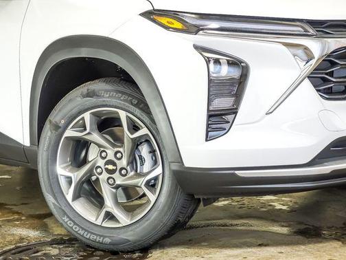 Summit White 2026 Chevrolet Trax LT