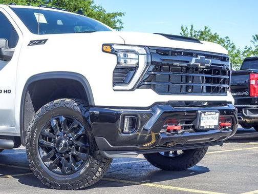 Summit White 2026 Chevrolet Silverado 2500 LT