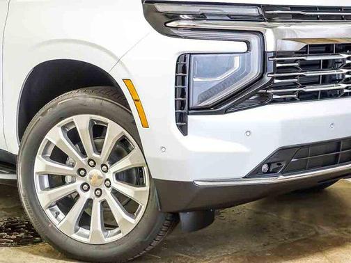 Polar White Tricoat 2026 Chevrolet Suburban Premier
