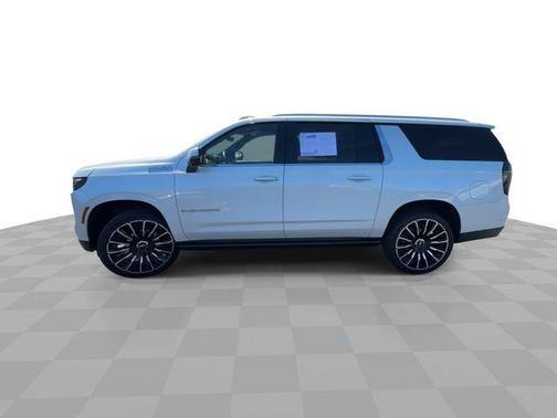Iridescent Pearl Tricoat 2025 Chevrolet Suburban 4WD High Country