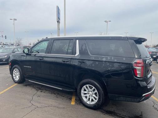 2024 Chevrolet Suburban LT