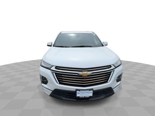 Iridescent Pearl Tricoat 2023 Chevrolet Traverse High Country