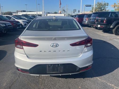 2019 Hyundai ELANTRA SEL