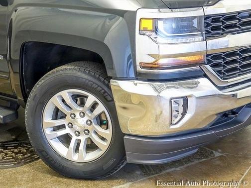Photo 4 of 23 of 2017 Chevrolet Silverado 1500 LT