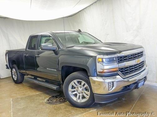 Photo 2 of 23 of 2017 Chevrolet Silverado 1500 LT