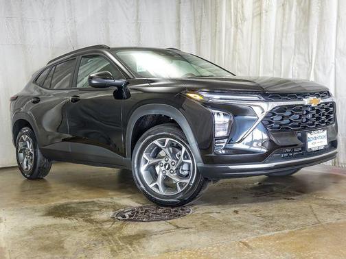 Mosaic Black Metallic 2026 Chevrolet Trax LT