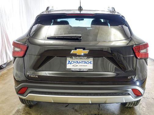 Mosaic Black Metallic 2026 Chevrolet Trax LT