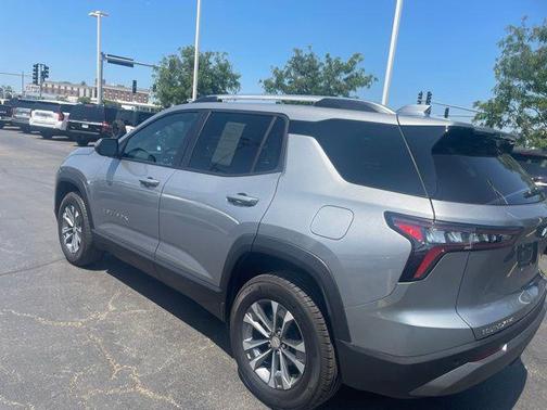 Sterling Gray Metallic 2025 Chevrolet Equinox 1LT