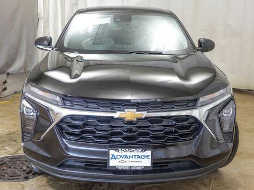 Mosaic Black Metallic 2026 Chevrolet Trax LS