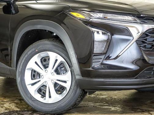Mosaic Black Metallic 2026 Chevrolet Trax LS