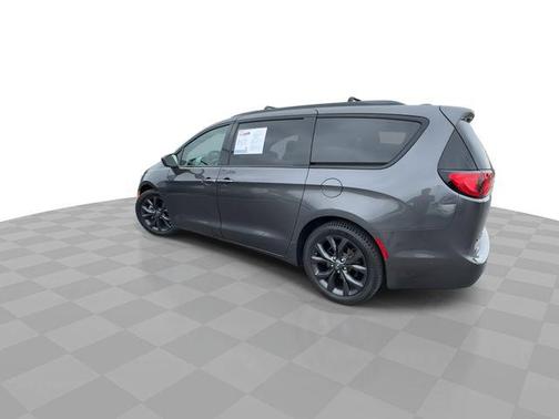 Granite Crystal Metallic Clearcoat 2019 Chrysler Pacifica Touring-L Plus
