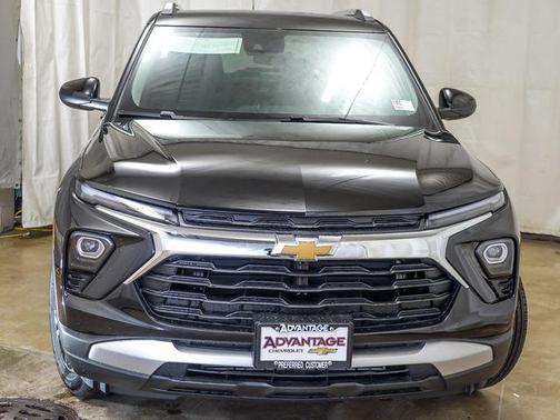 Mosaic Black Metallic 2026 Chevrolet Trailblazer LT