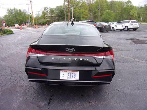 Abyss Black 2025 Hyundai ELANTRA SEL