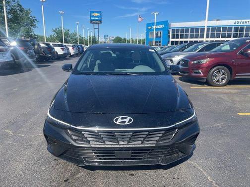 Abyss Black 2025 Hyundai ELANTRA SEL