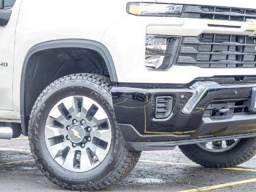 White Sands 2026 Chevrolet Silverado 2500 Custom