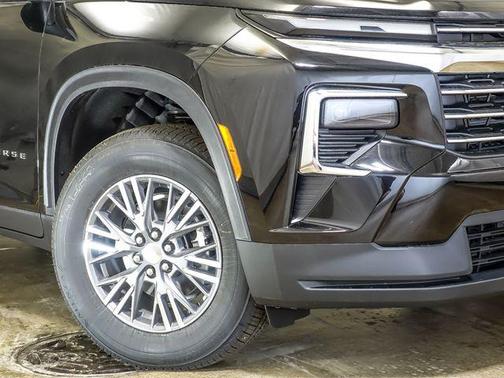 Mosaic Black Metallic 2026 Chevrolet Traverse LT