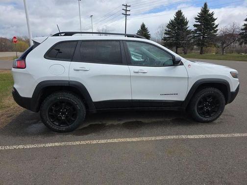 Bright White Clearcoat 2022 Jeep Cherokee Trailhawk
