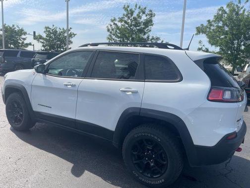 Bright White Clearcoat 2022 Jeep Cherokee Trailhawk