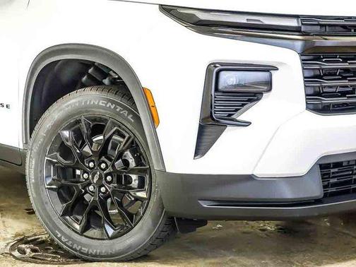 Summit White 2026 Chevrolet Traverse LT