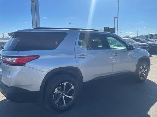 2021 Chevrolet Traverse LT Cloth